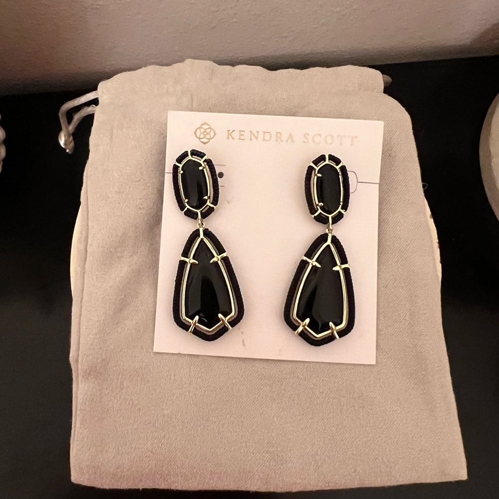Kendra Scott Threaded Camry Earrings- Black and Gold